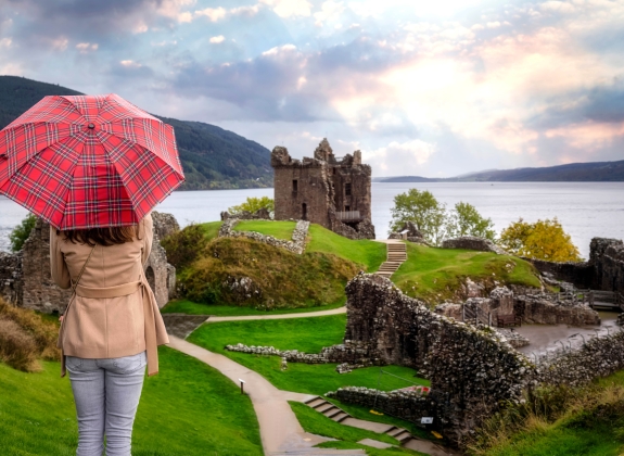 Urquhart Castle, Scotland: Visitor's Guide of Loch Ness's Ancient