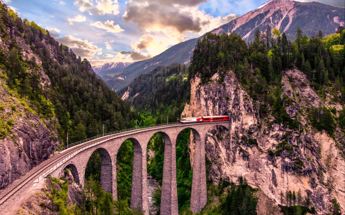 Bernina Express Train | Railbookers®