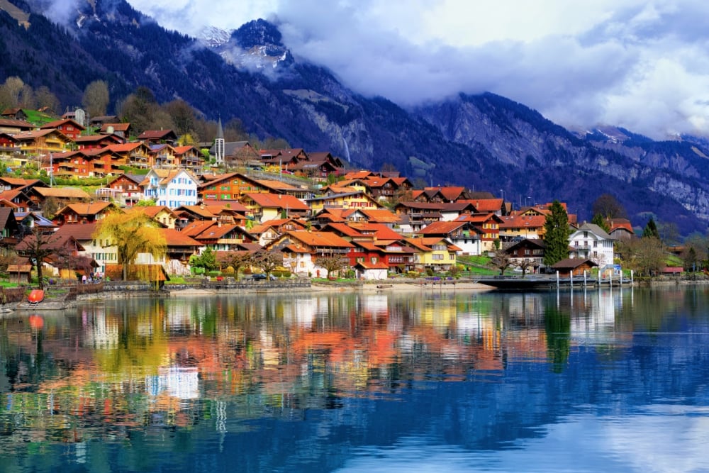 Interlaken-on-lake-with-Alps